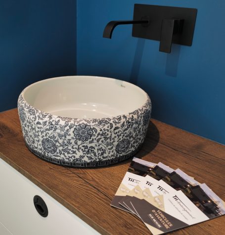 salle de bain camion aménagé aménagement intérieur, salle de bain